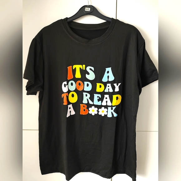 Tops - Bookish t-shirt